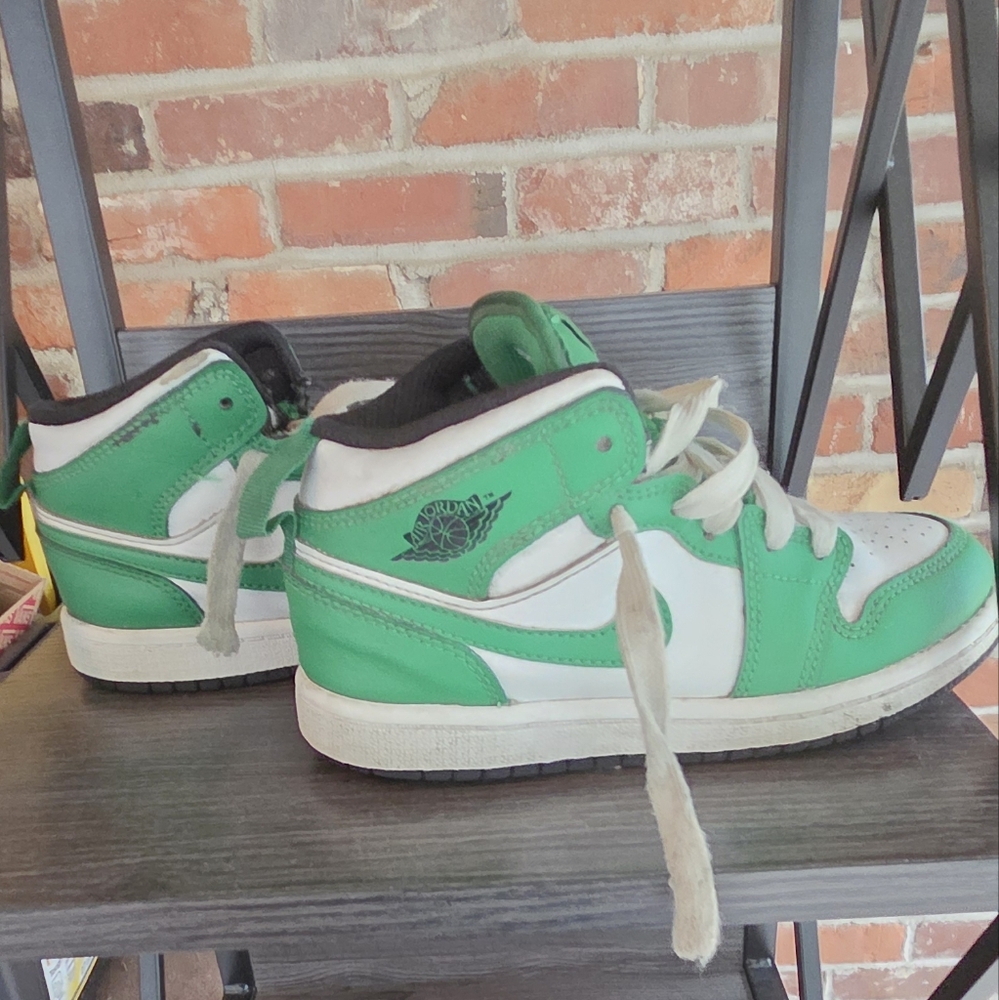 Air Jordan Kids Size 13 Green And White